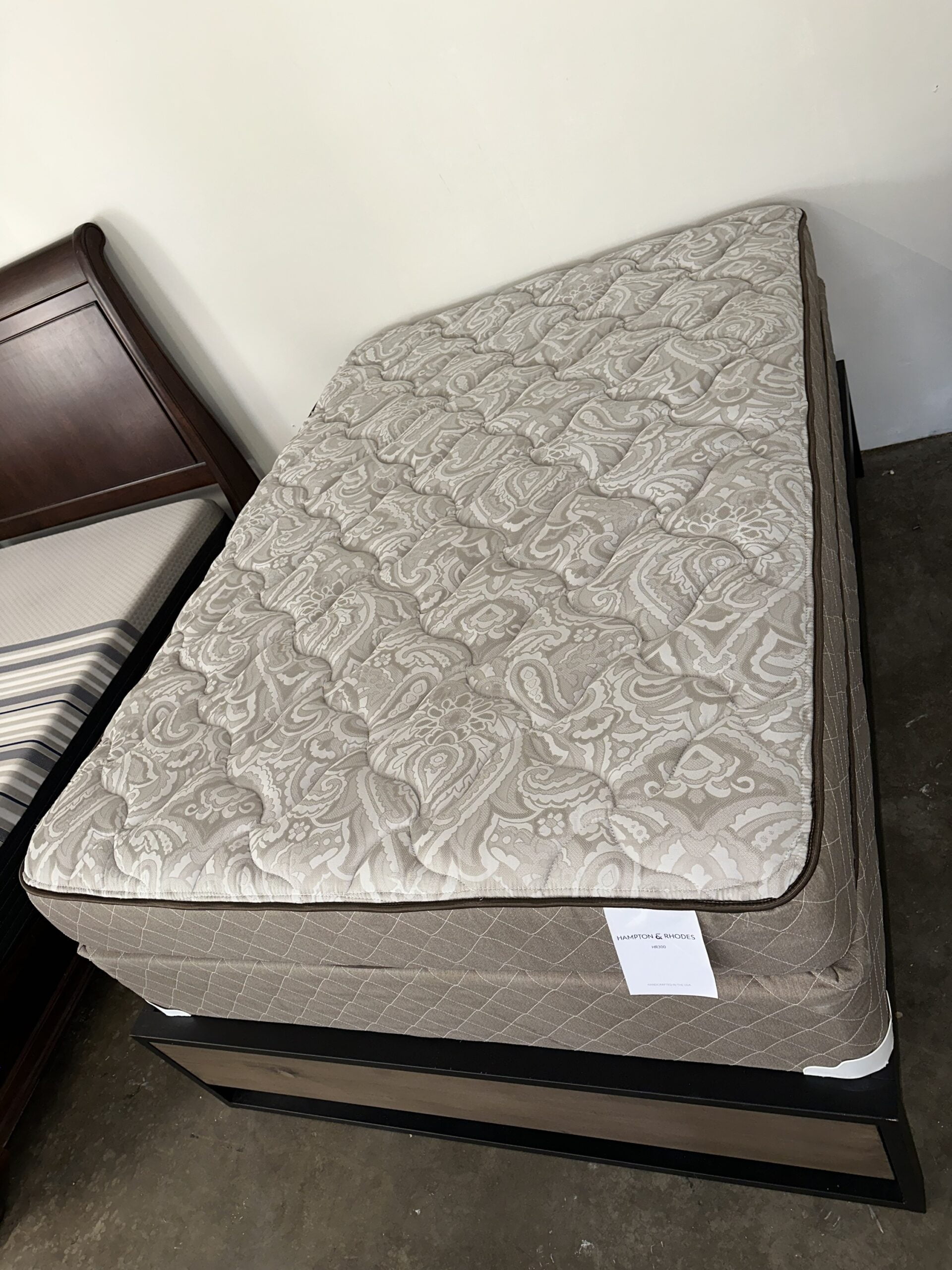 Hampton & Rhodes Queen Innerspring Mattress Asher Field