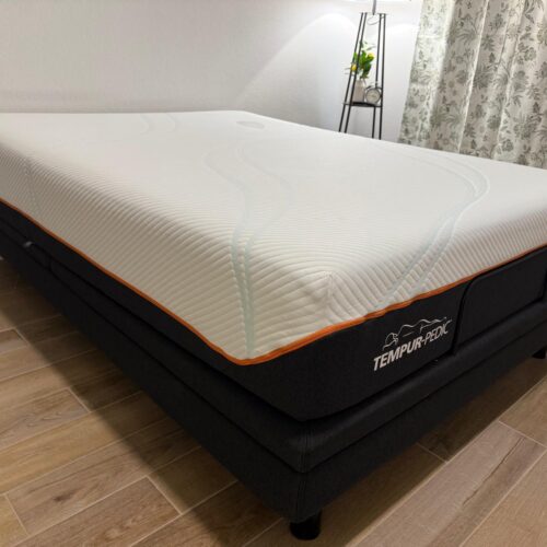 Tempurpedic ProAdapt - Firm - Queen Tempur-Pedic ProAdapt Firm Mattress + Ergo Smart Base – Excellent Condition!