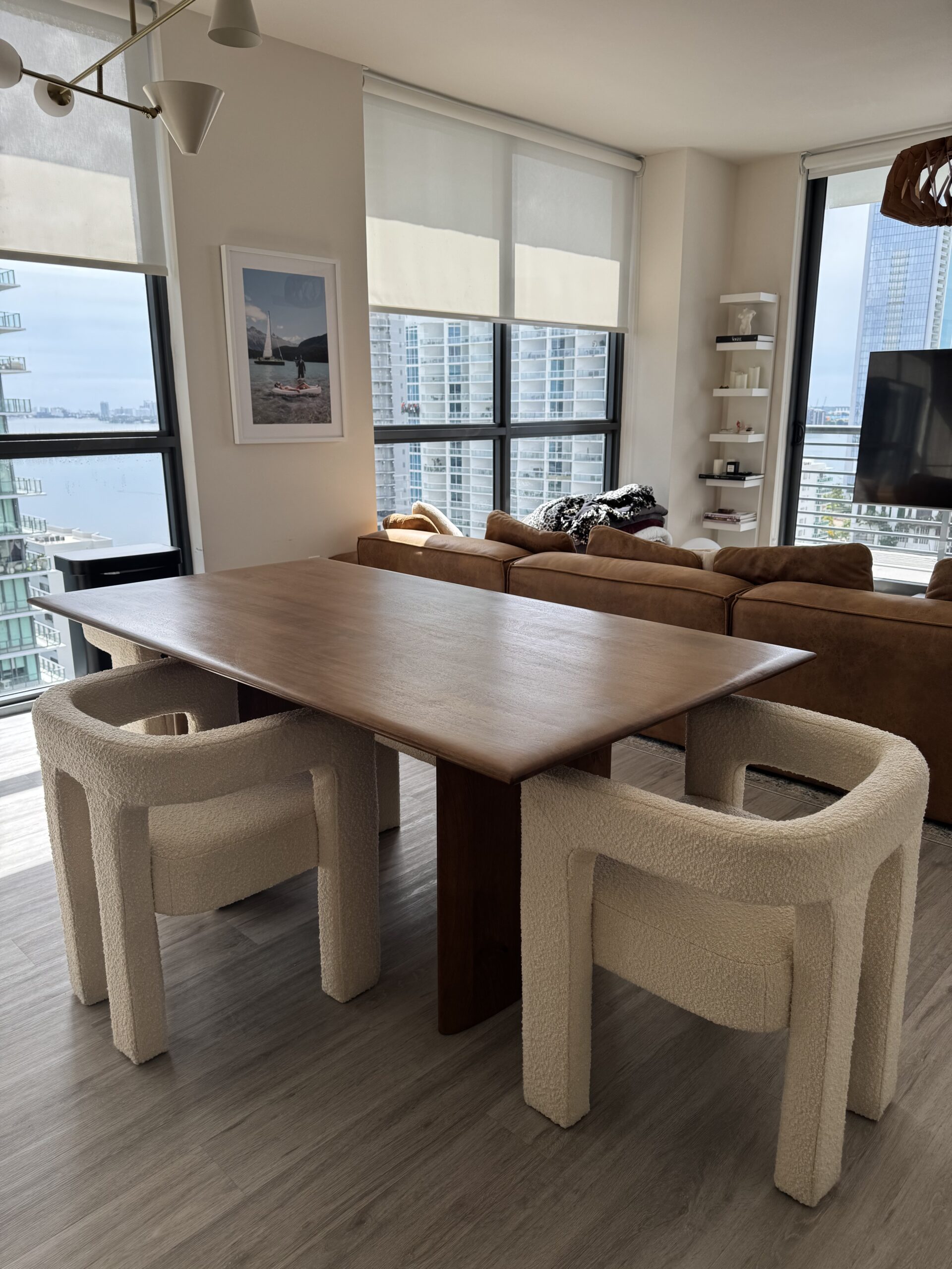 Selling furniture online from a laptop in Austin