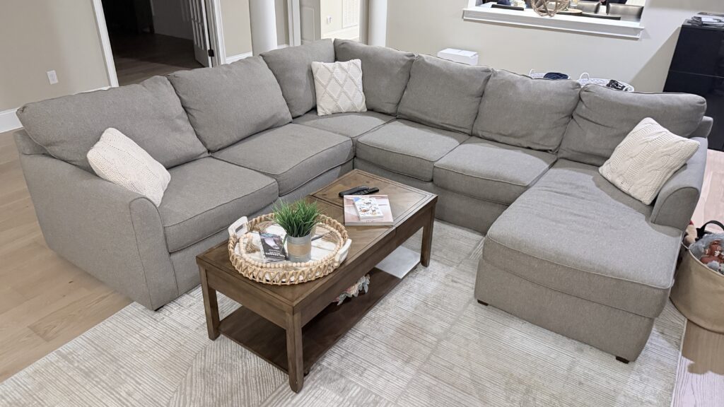 Kevin Charles Sectional w/ Chaise (Gray/Greige)