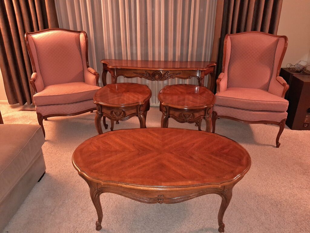 Thomasville Six-Piece French-Country Provincial Living Room Furniture Companion Pieces. Circa 1993