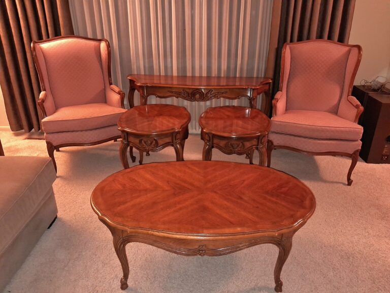 Thomasville Six-Piece French-Country Provincial Living Room Furniture Companion Pieces. Circa 1993