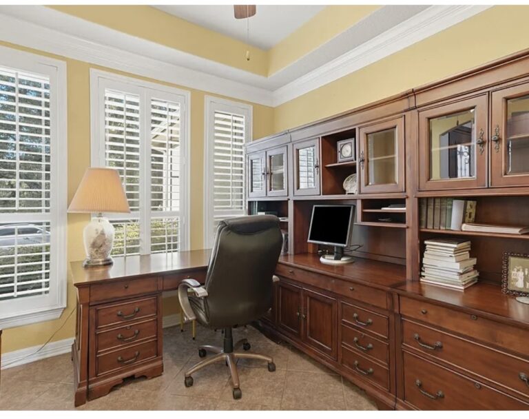 SOLID WOOD EXECUTIVE OFFICE DESK & HUTCH – $870 OBO